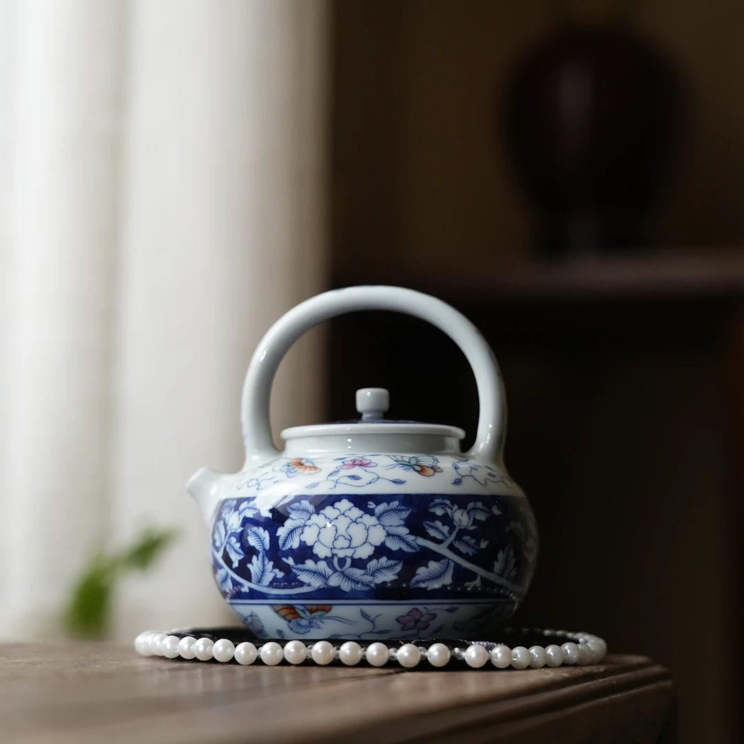 【雲梦】卓君-蓝地牡丹蝴蝶提梁壶（ZJ00043）