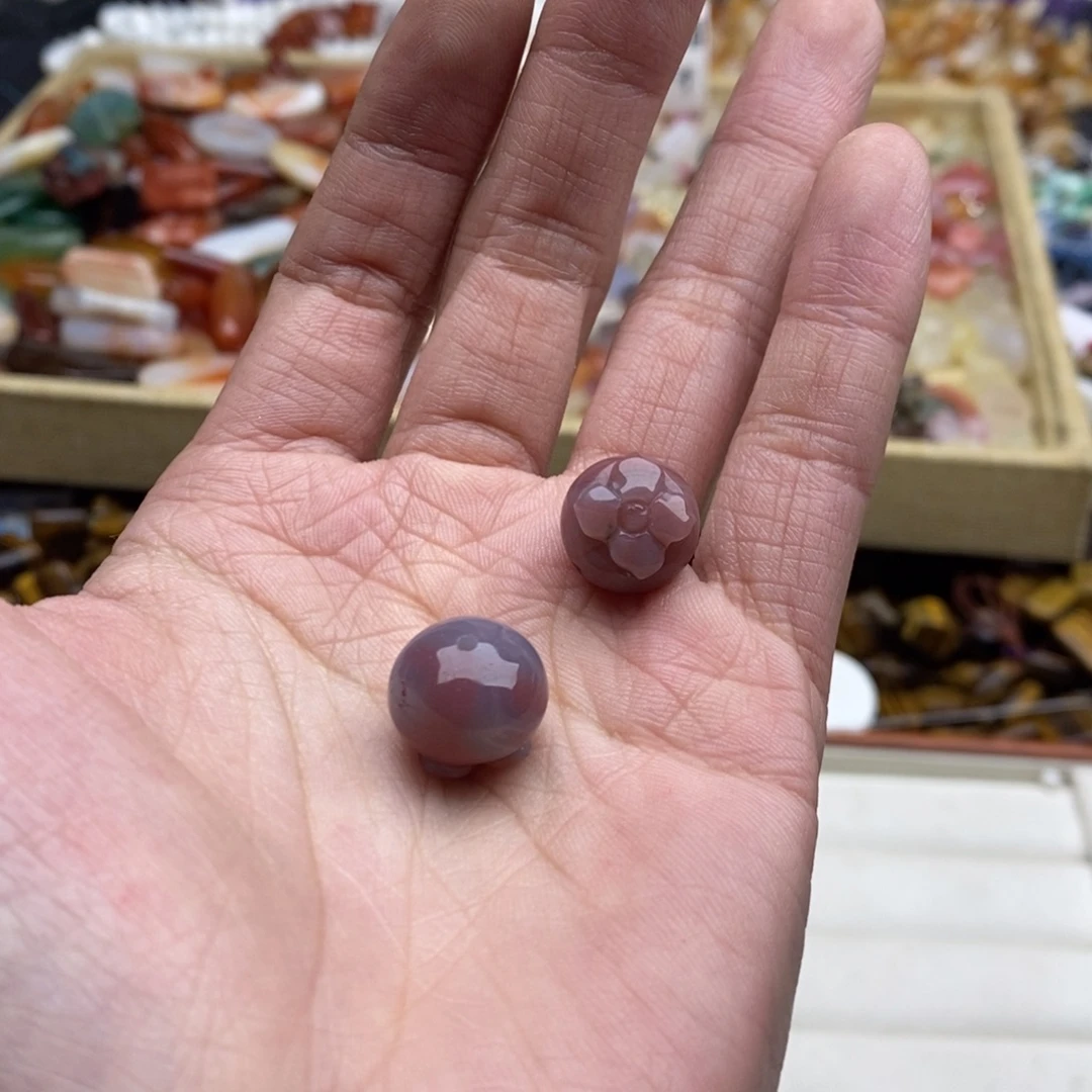 柠****玛瑙/玉髓未镶嵌珠宝半成品两个盐源B423