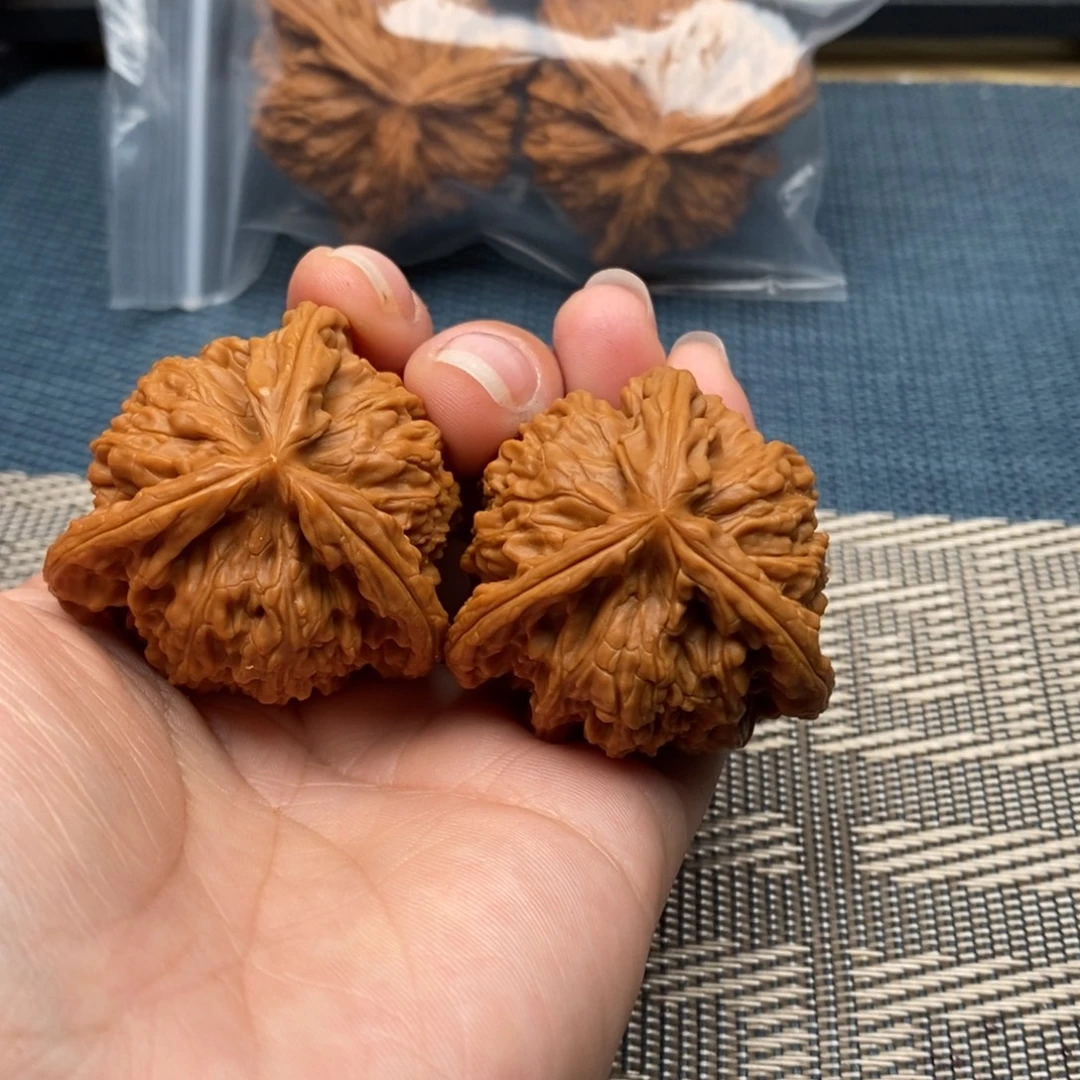 S***吊坠文玩核桃三棱