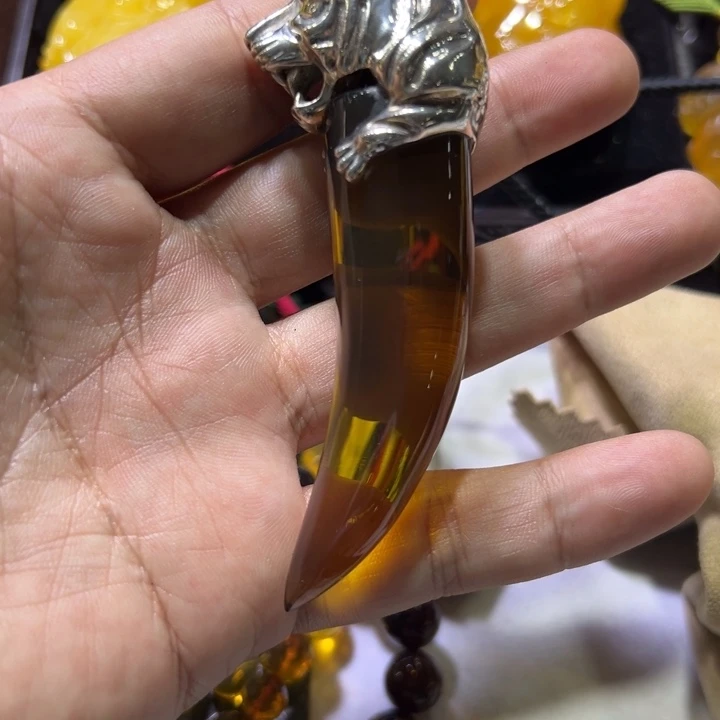 大***我琥珀未镶嵌颈饰琥珀吊坠