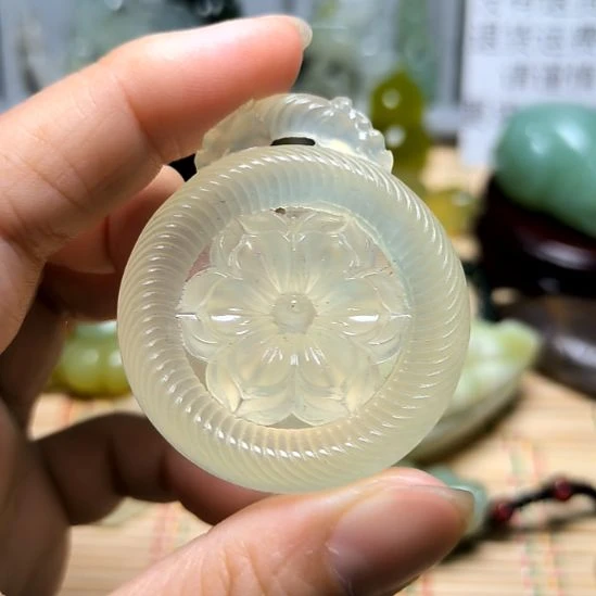 未镶嵌蛇纹石玉颈饰