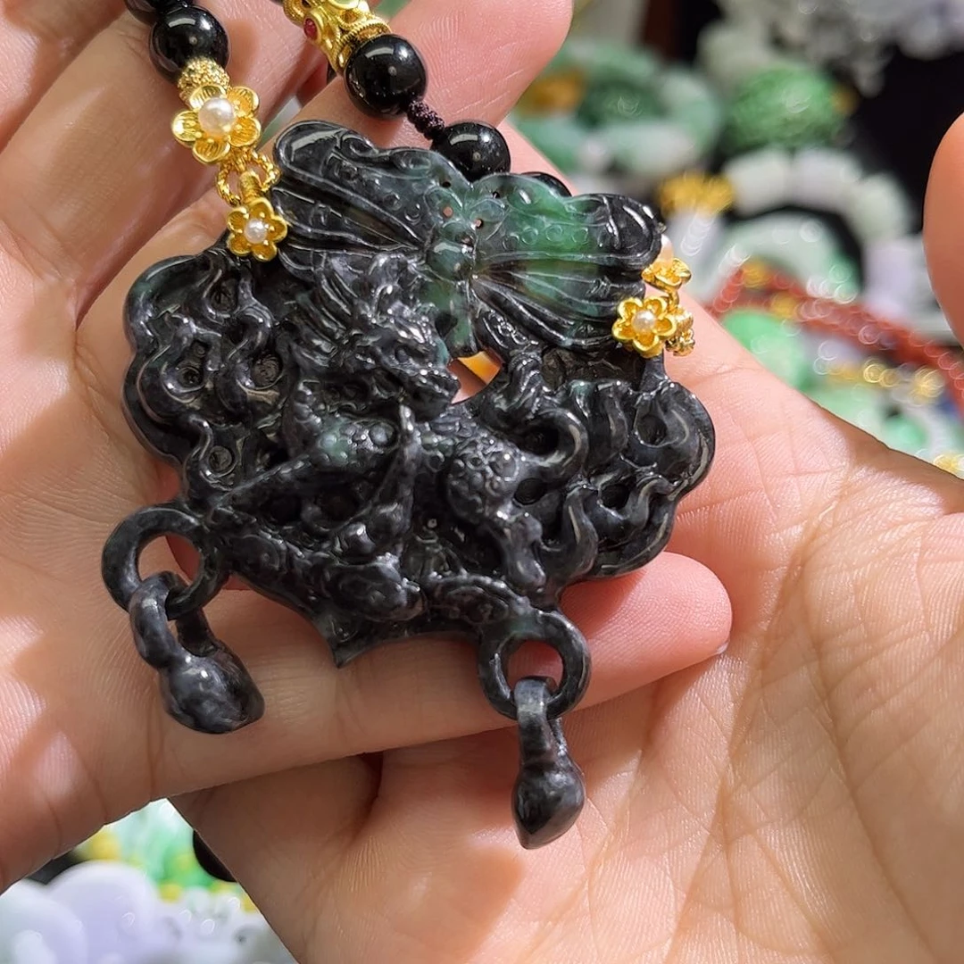 翡翠未镶嵌颈饰待编织