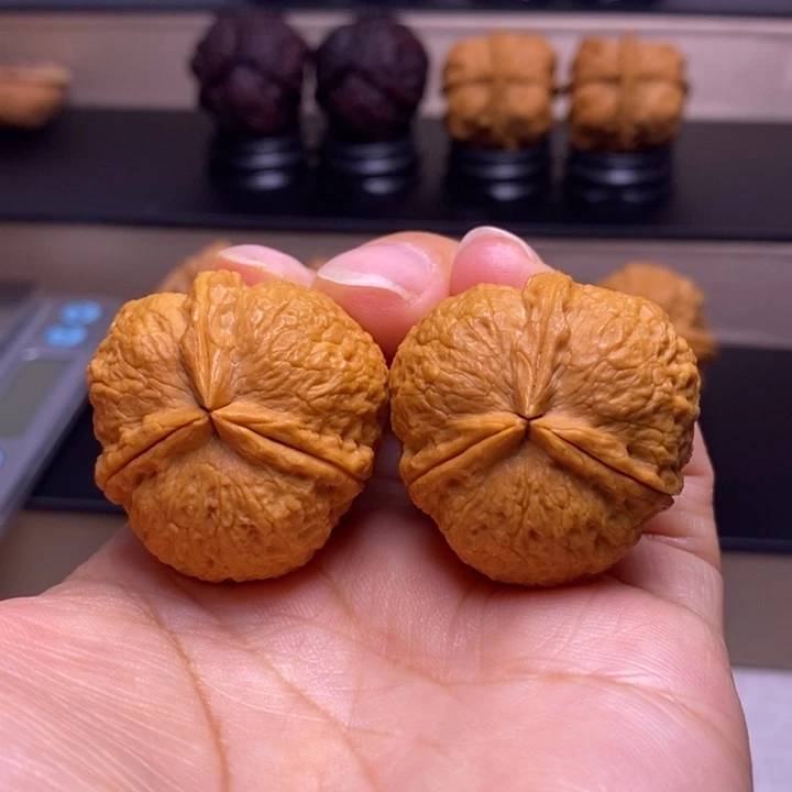把件文玩核桃满天星三楞42
