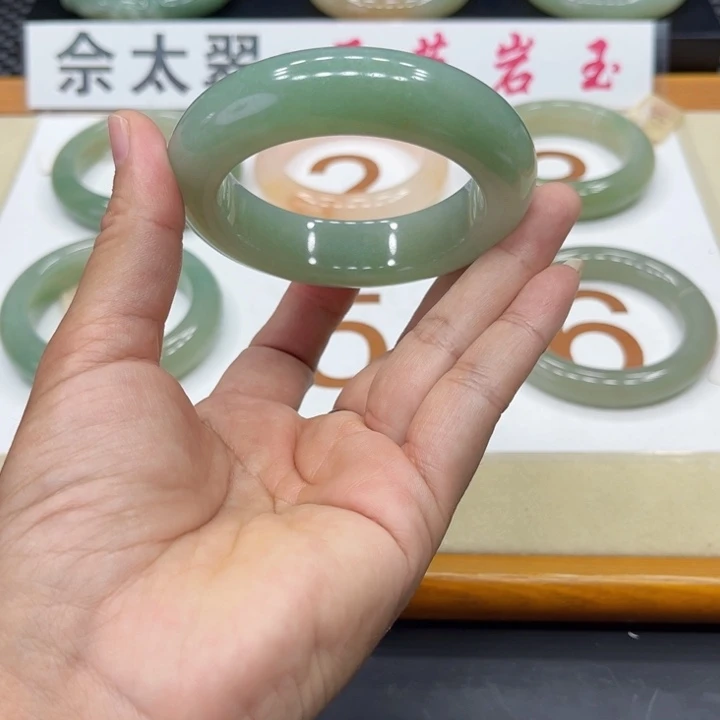石英质玉手镯未镶嵌小***麻