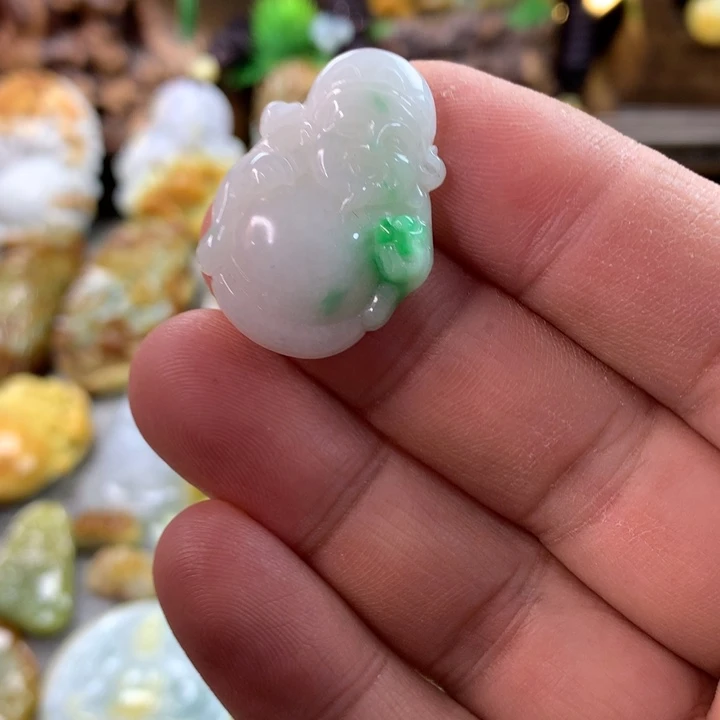翡翠颈饰未镶嵌阳绿小财神