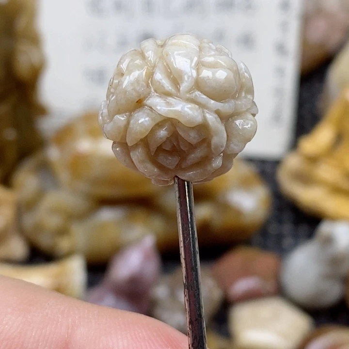 颈饰未镶嵌硅化珊瑚（珊瑚玉）