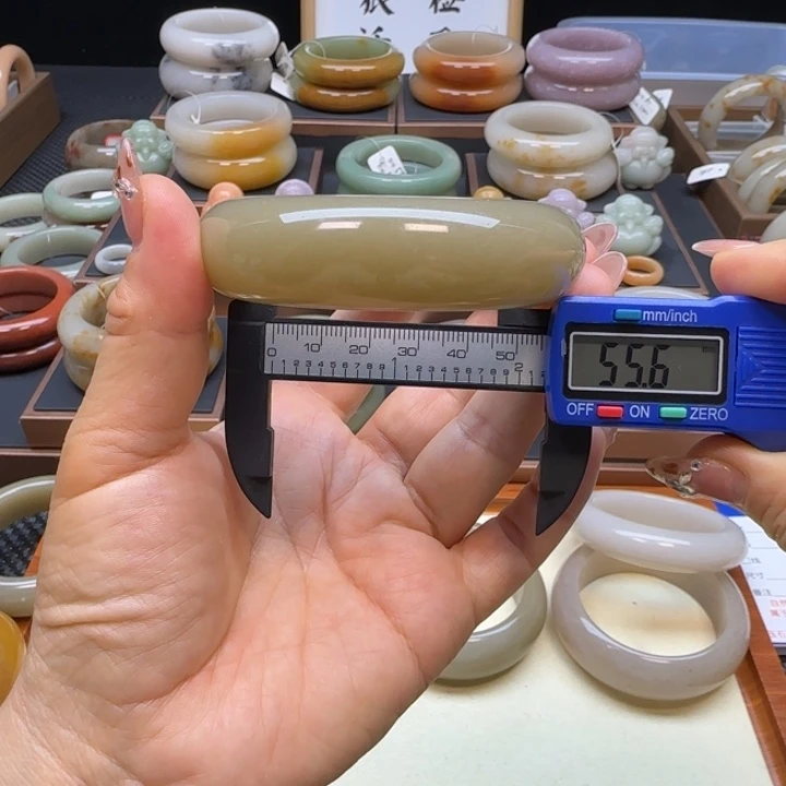 石英岩玉未镶嵌手镯不退换