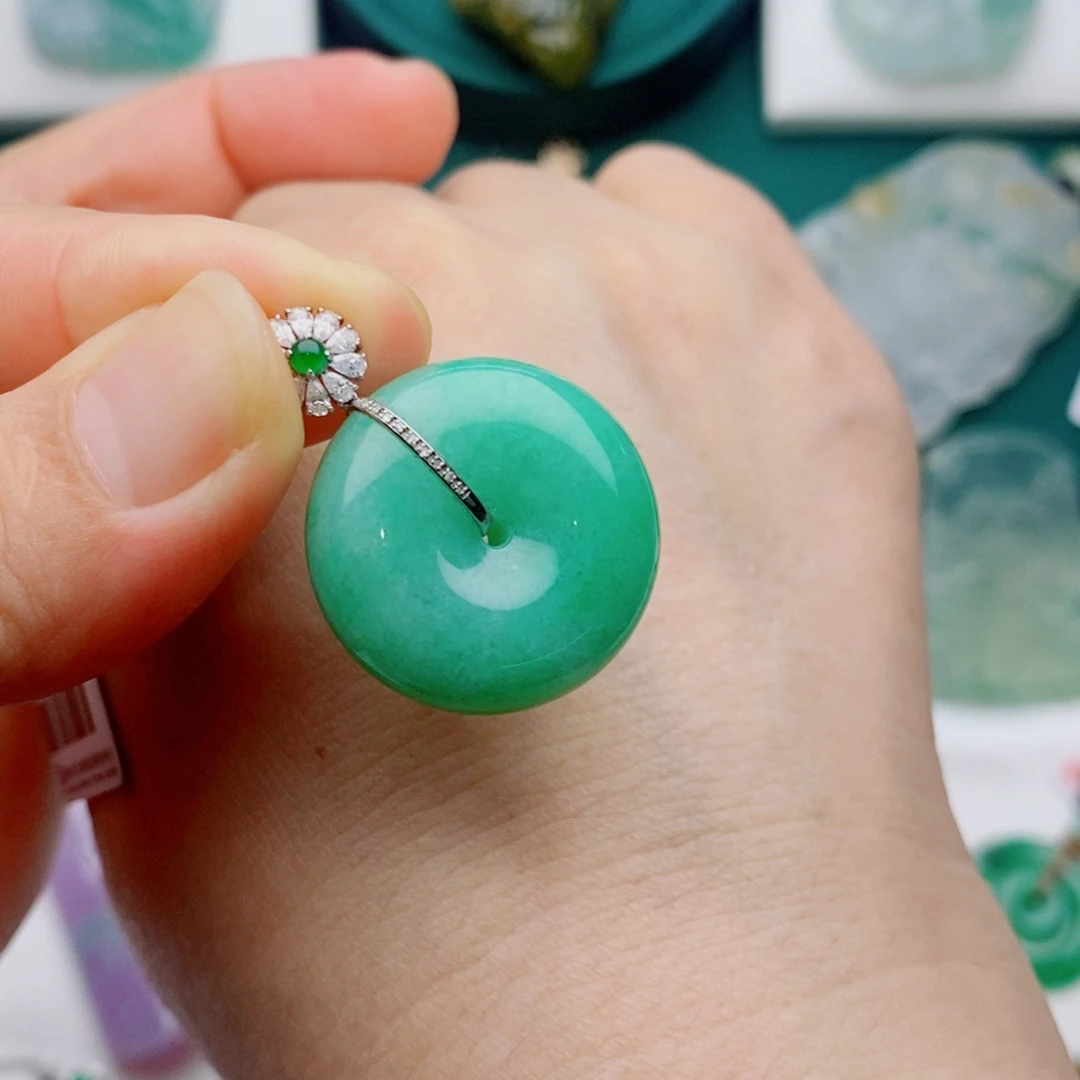 翡翠18K金镶嵌颈饰卡11