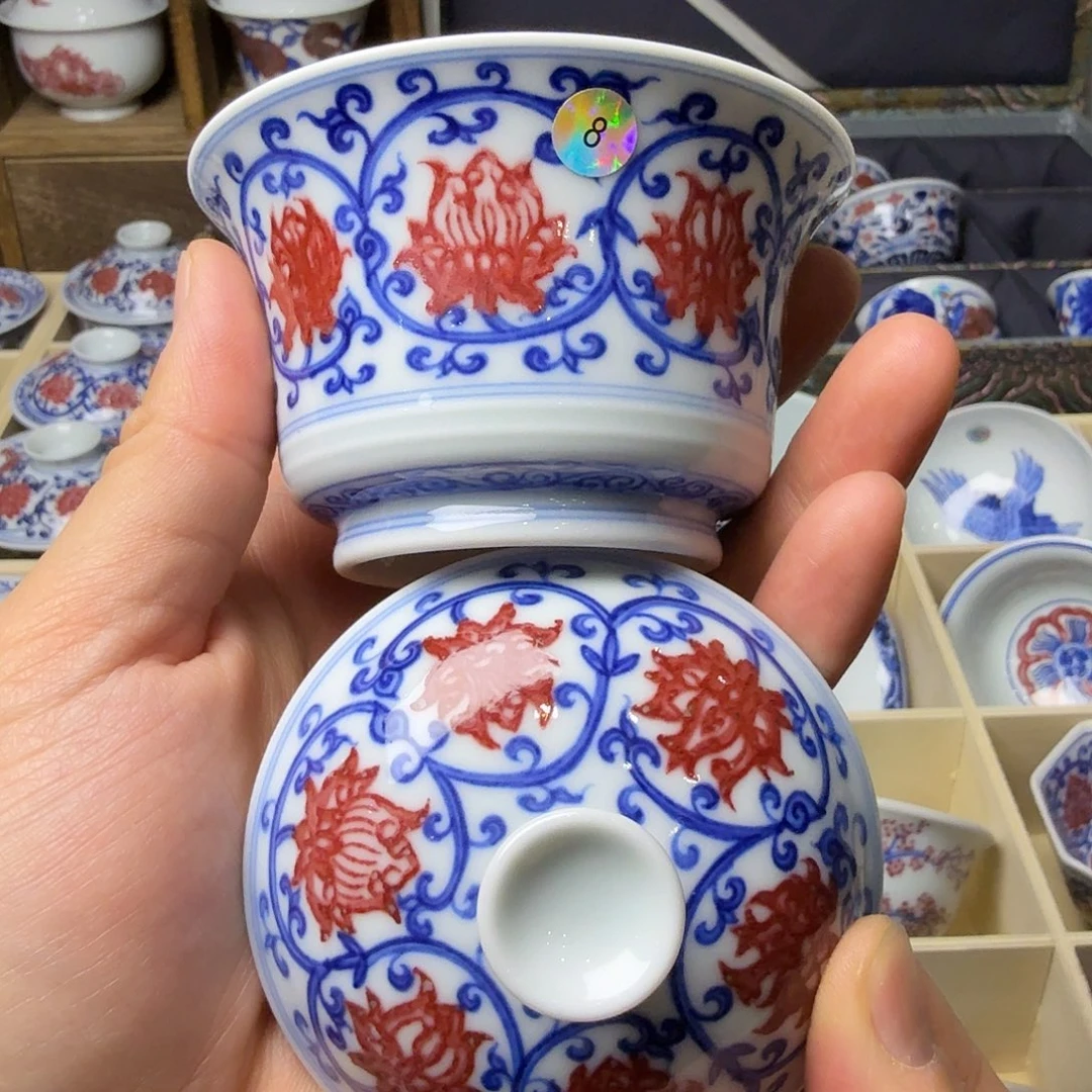 青花釉里红金刚莲马蹄盖碗微瑕