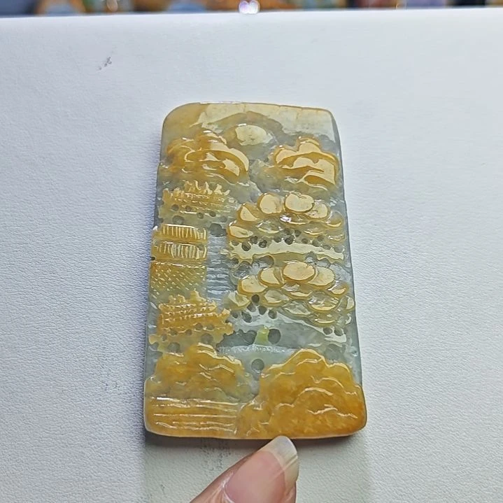 翡翠未镶嵌颈饰山水