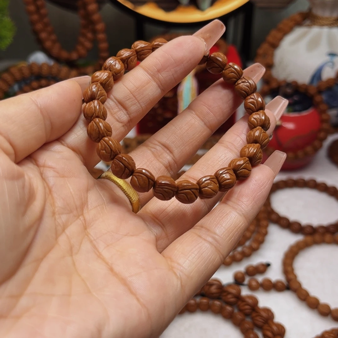 似***华桃核吊坠0.9顶级玉龙脊单圈