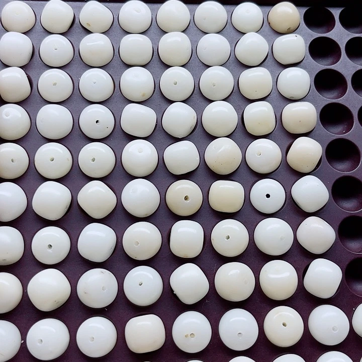 A***n白玉菩提手串13瑕疵白玉桶珠80