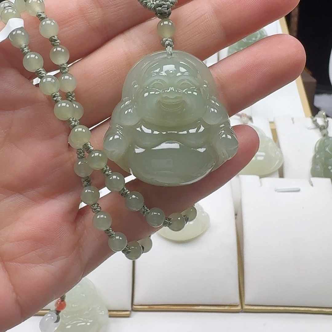 鸿***市颈饰未镶嵌和田玉（糖玉）