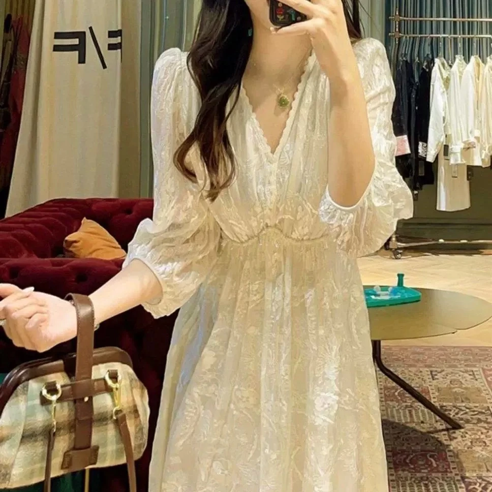 欧式法式泡泡袖夏季仙女风连衣裙显瘦欧若动感风收腰蕾丝腰果花