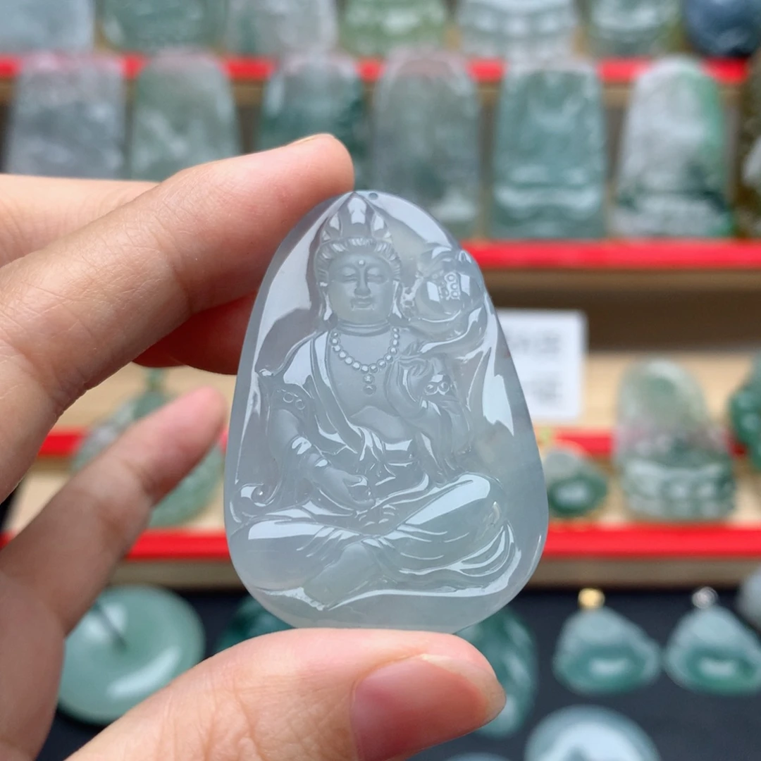 翡翠未镶嵌颈饰观音