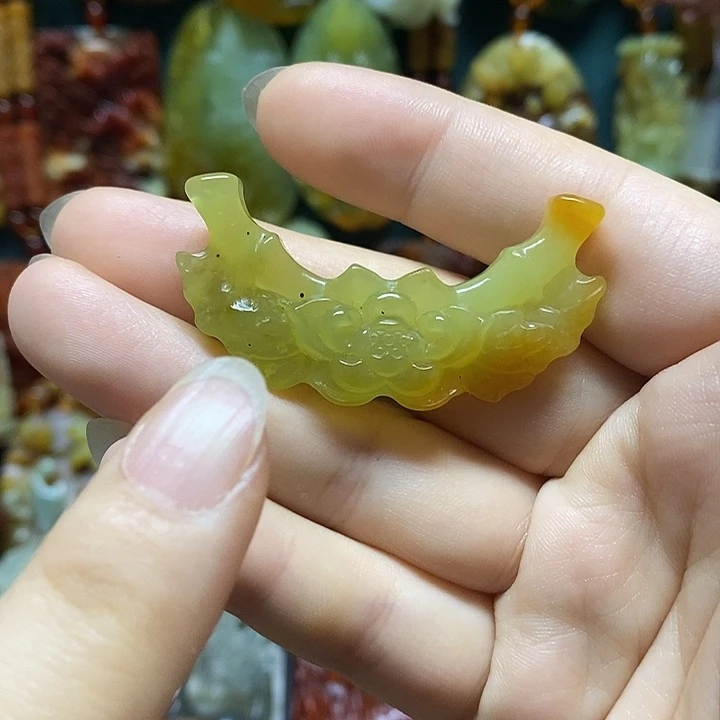 未镶嵌岫玉吊坠(赠链)