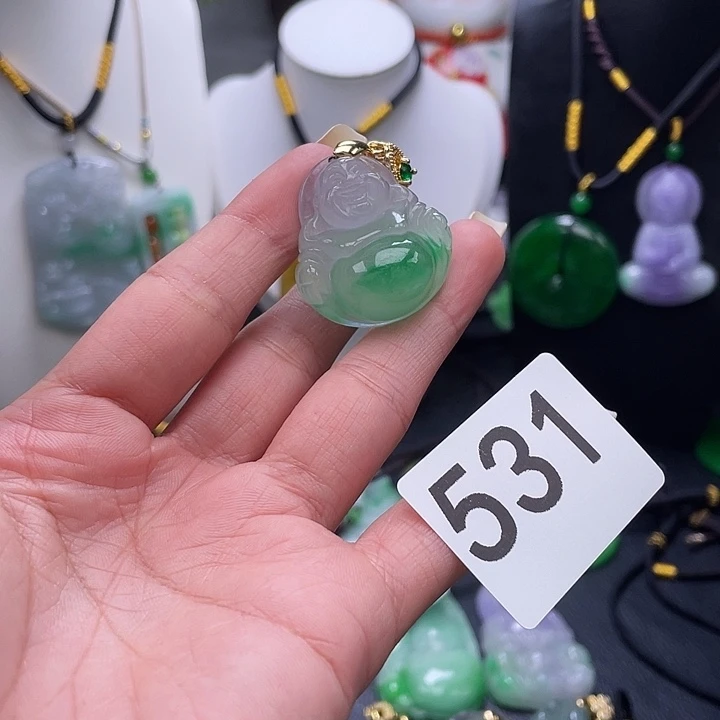 翡翠未镶嵌吊坠(赠链)