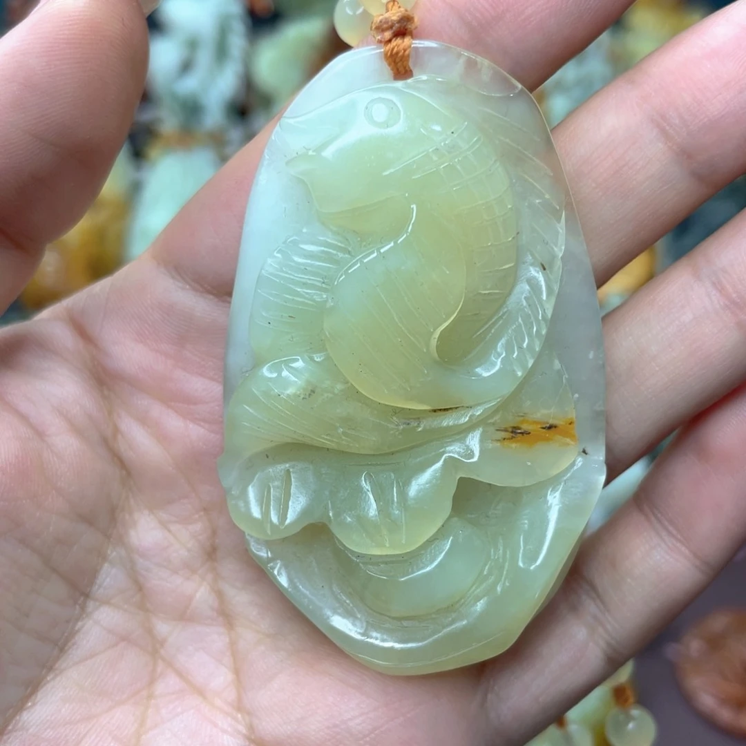 蛇纹石玉颈饰未镶嵌