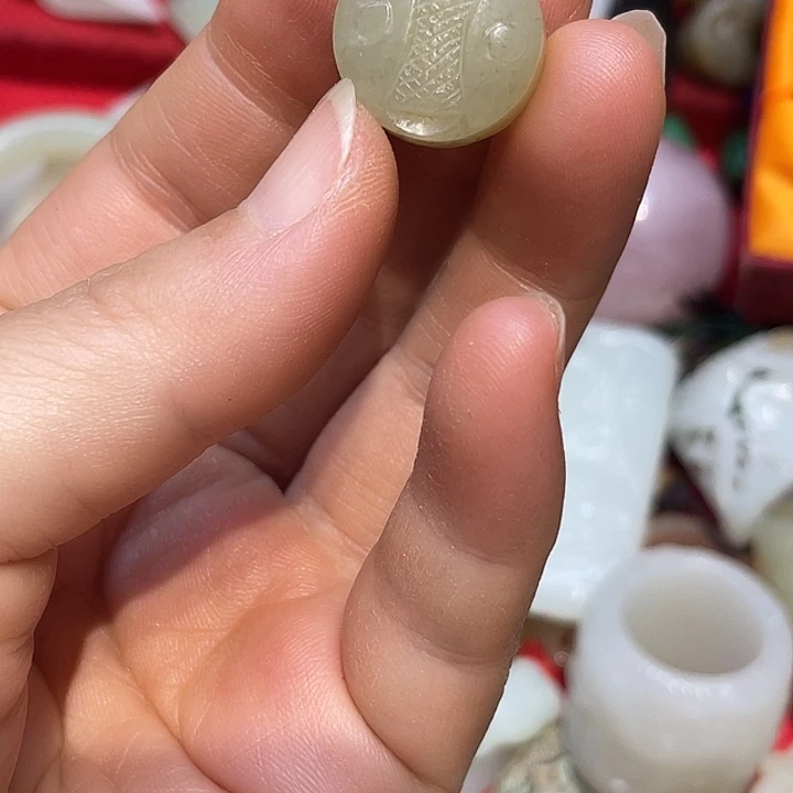 未镶嵌戒指和田玉
