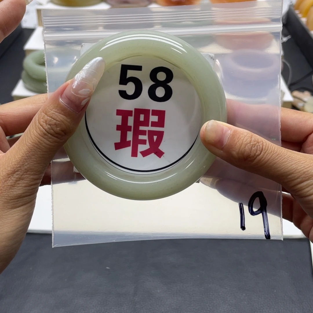 石英岩玉手镯未镶嵌