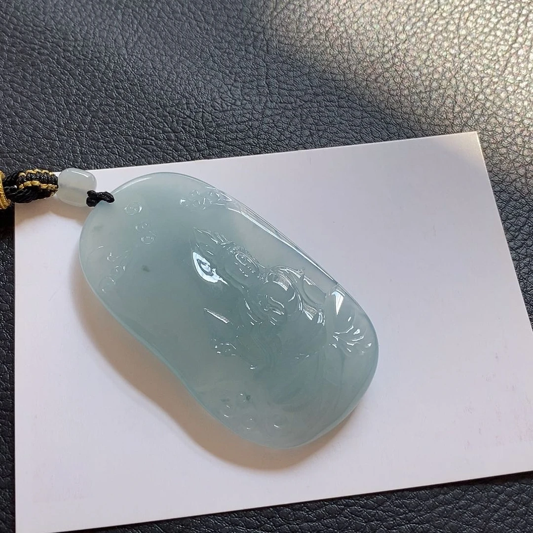 翡翠颈饰未镶嵌蓝底胶润自在观音