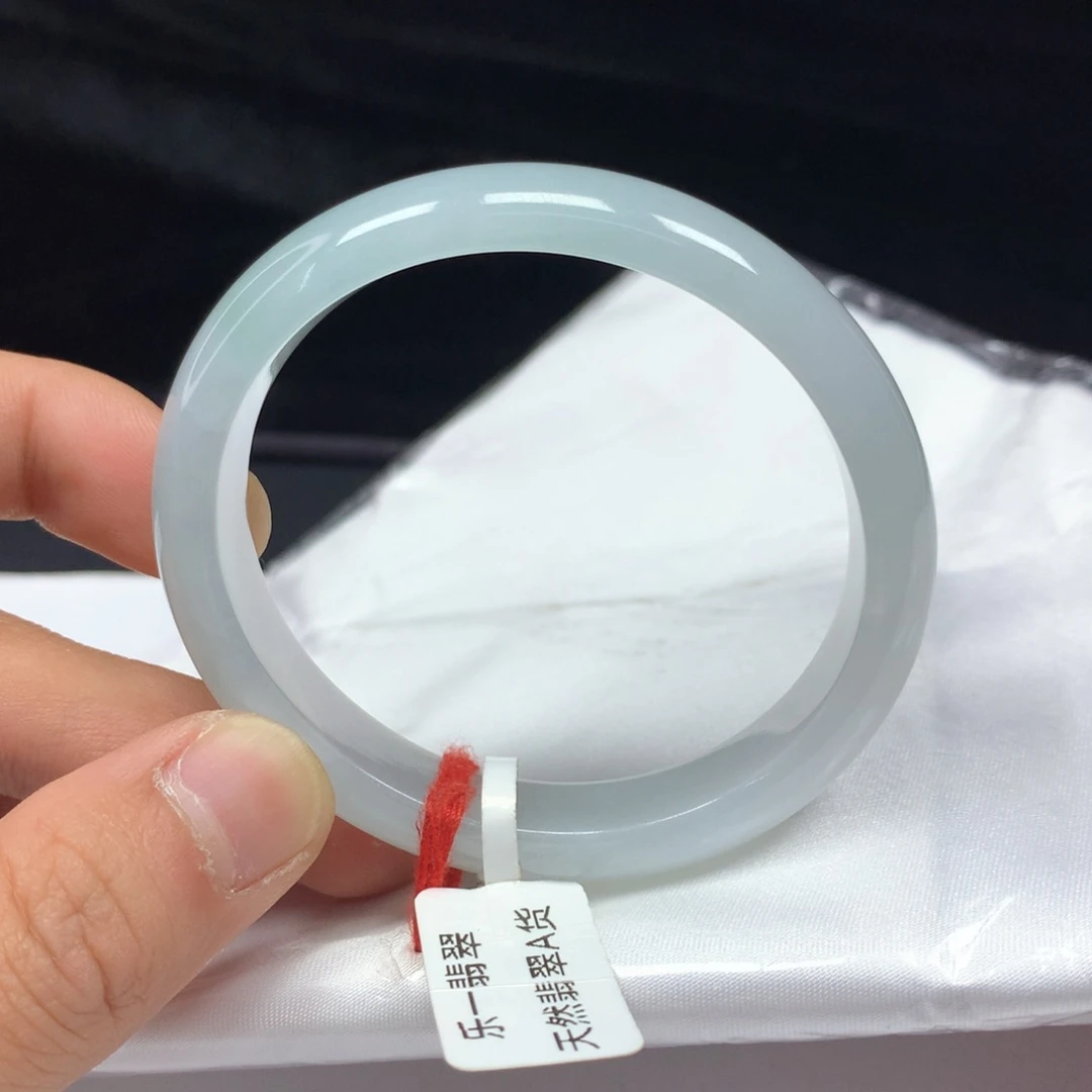 翡翠手镯（贵妃镯）未镶嵌55.1贵妃