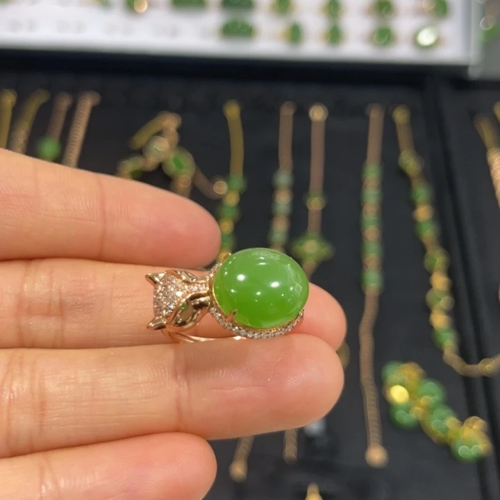 和田玉18K金镶嵌戒指