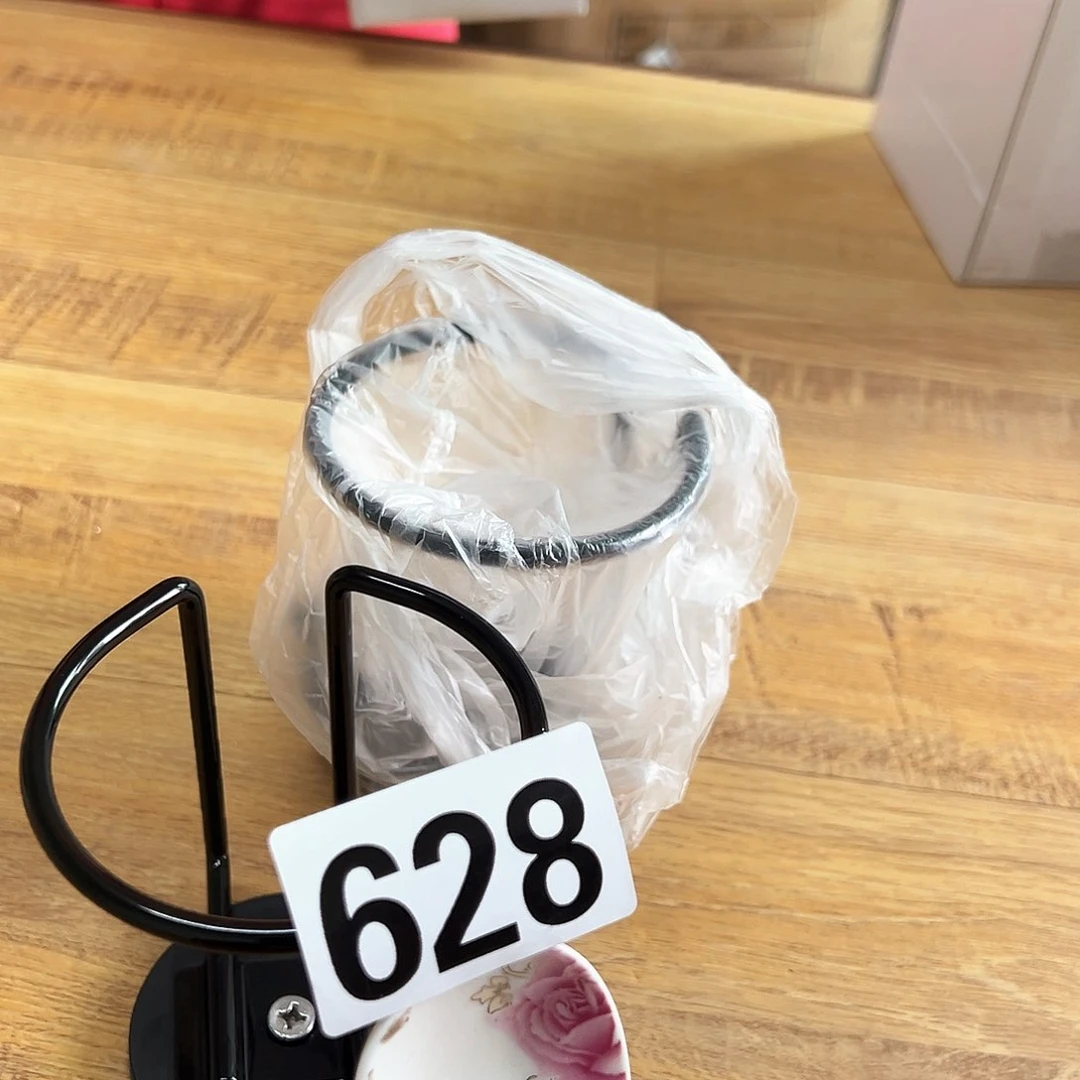 摆件发一盒……………………………