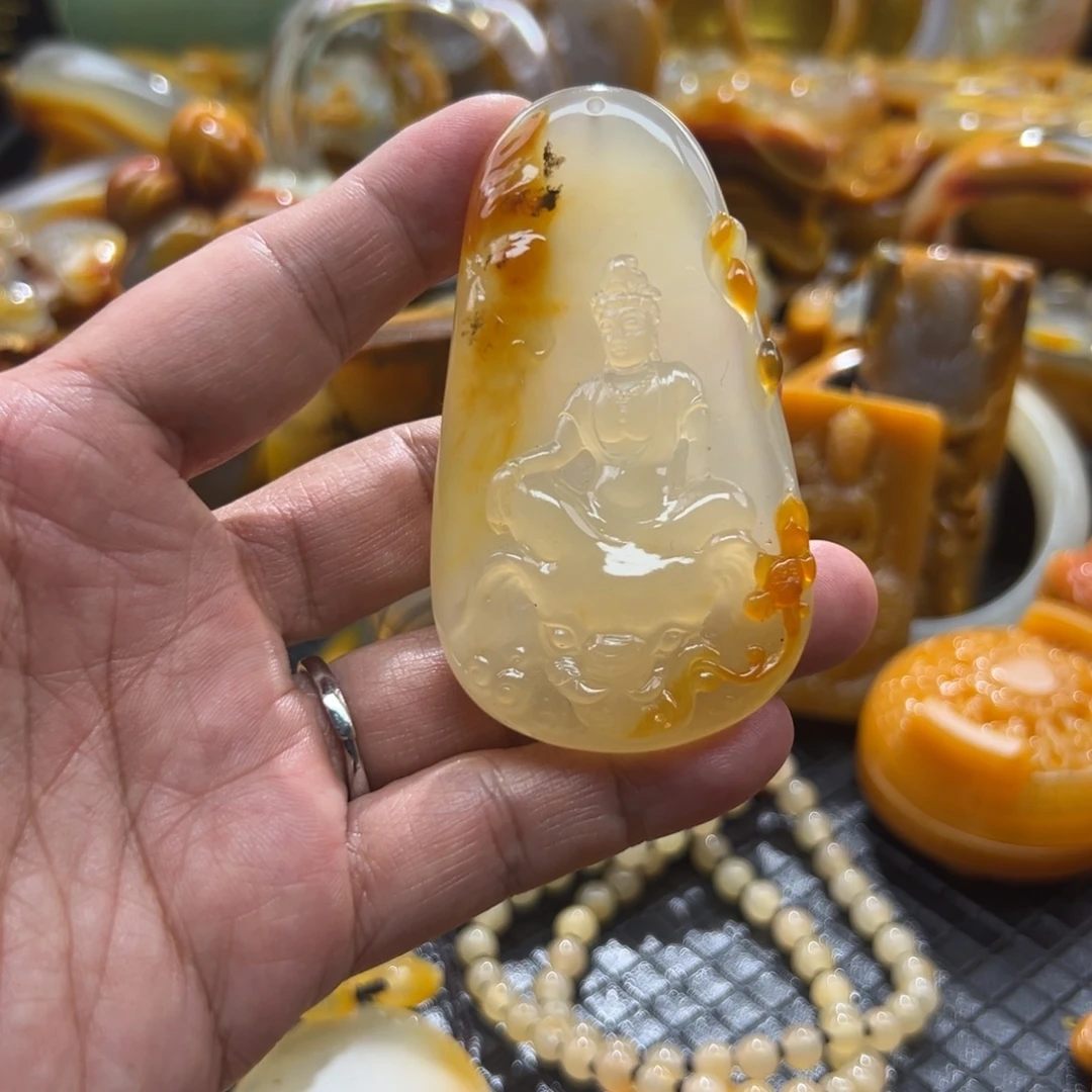颈饰未镶嵌石英质玉