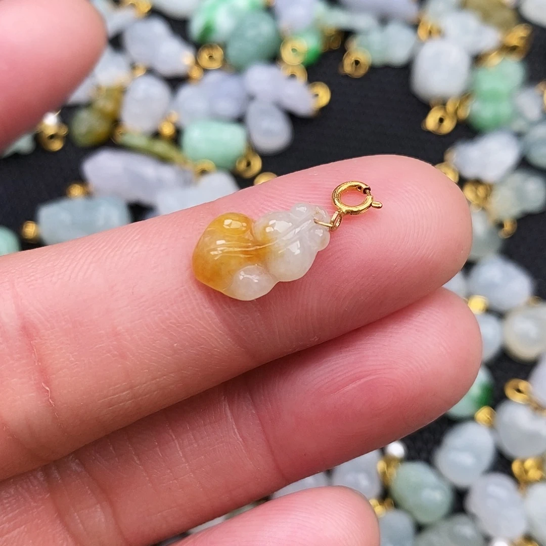 翡翠颈饰18K金镶嵌金鱼