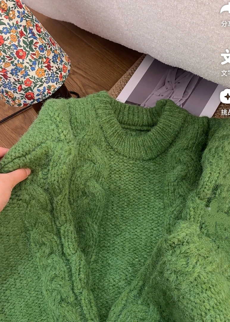 韩系超好看森林显白绿色套头圆领针织毛衣