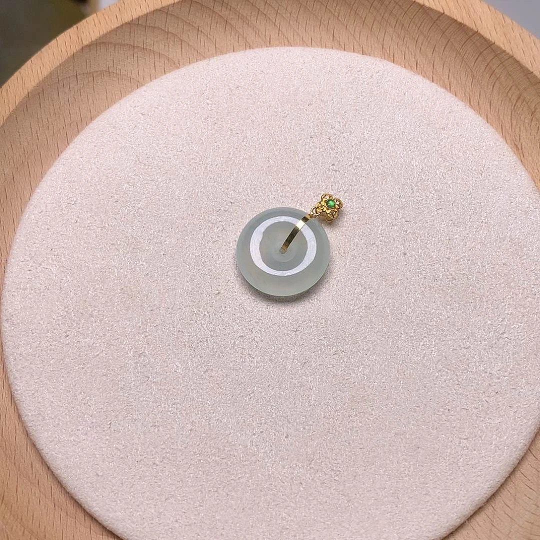 翡翠18K金镶嵌颈饰平安扣高冰