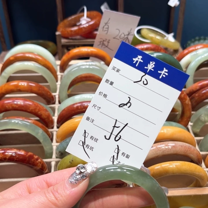 蛇纹石玉手镯未镶嵌夹***堂