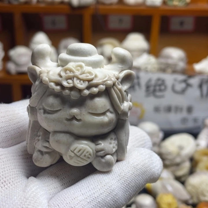 冰***茶皮质非金属配饰鹿角雕刻鹿女孩