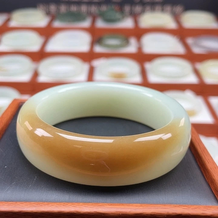 和田玉手镯未镶嵌新疆且末近矿