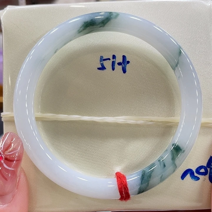 翡翠手镯未镶嵌翡翠手镯