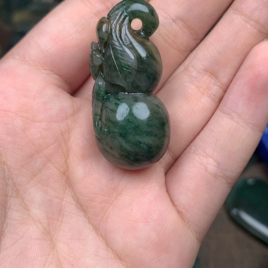 独山玉未镶嵌颈饰