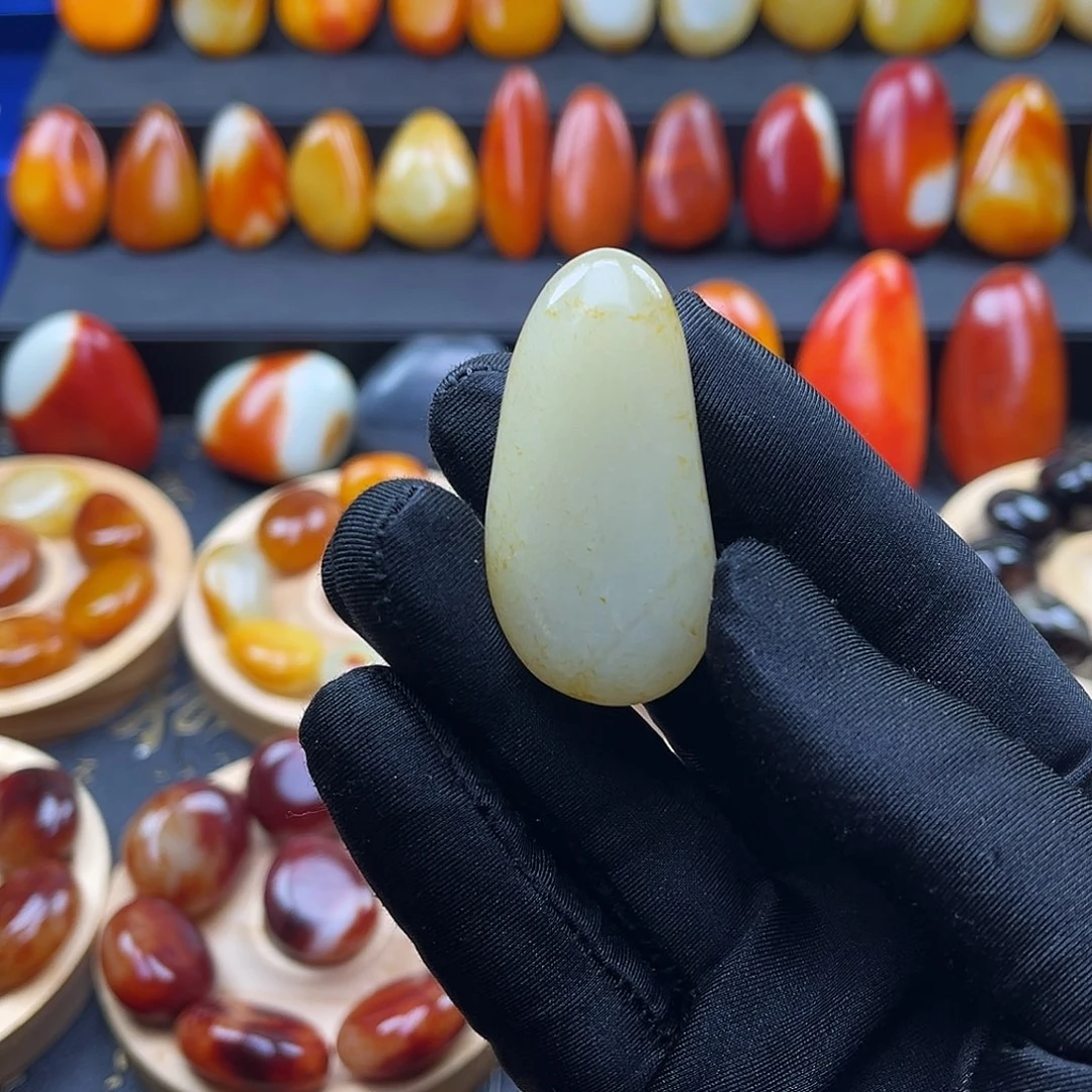 和田玉未镶嵌吊坠(赠链)