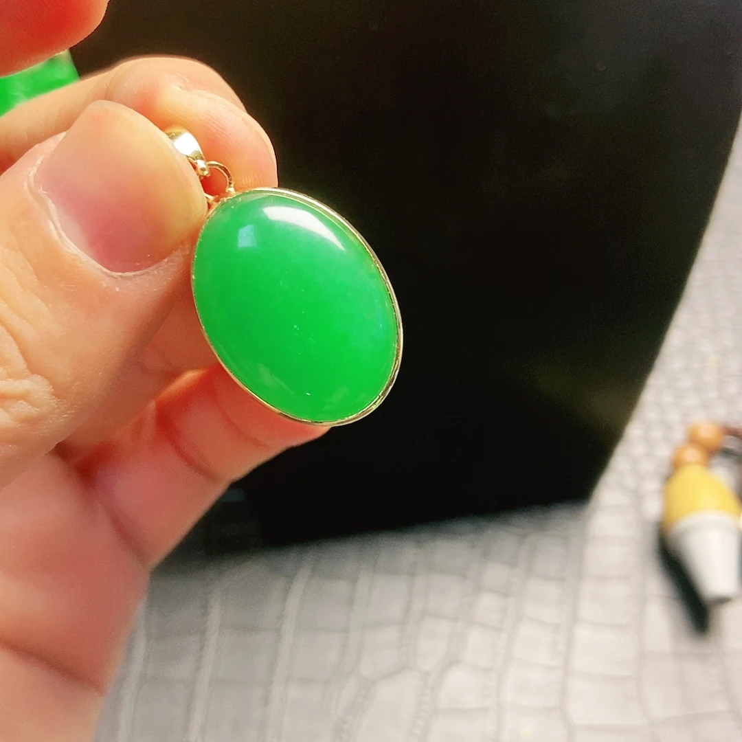颈饰14K金镶嵌翡翠