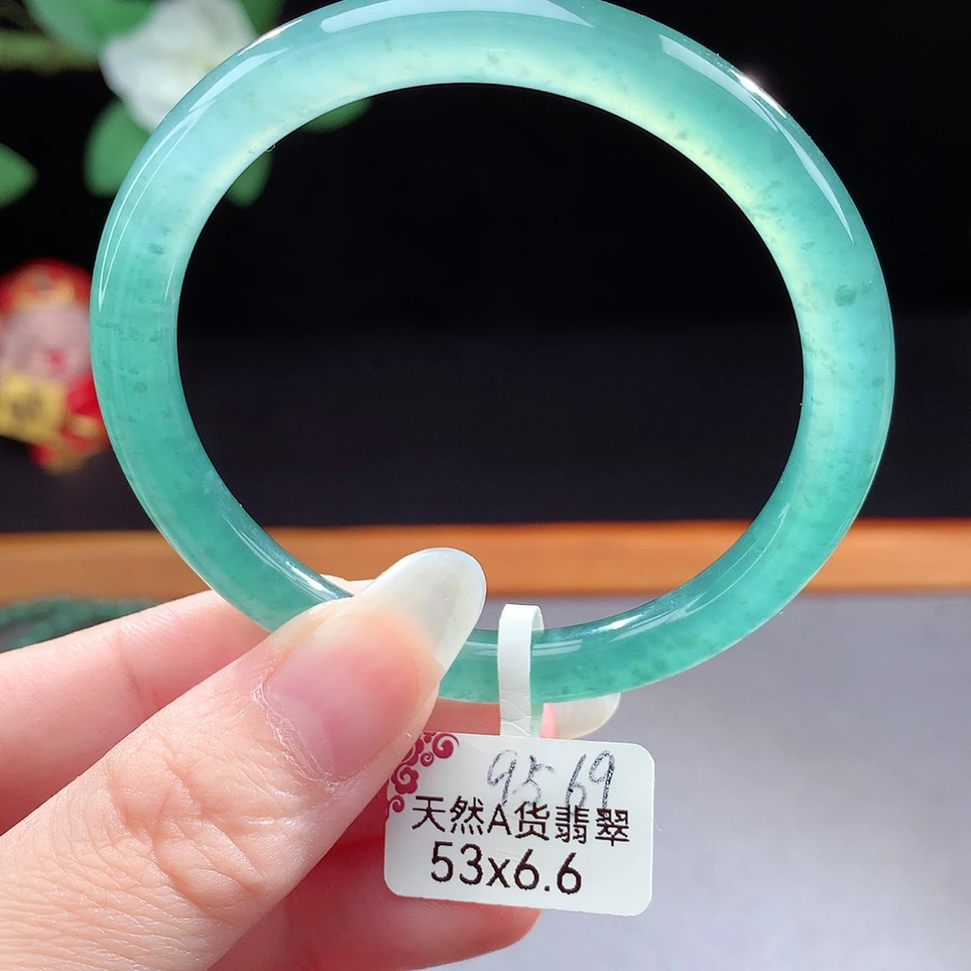 未镶嵌手镯（圆镯）翡翠