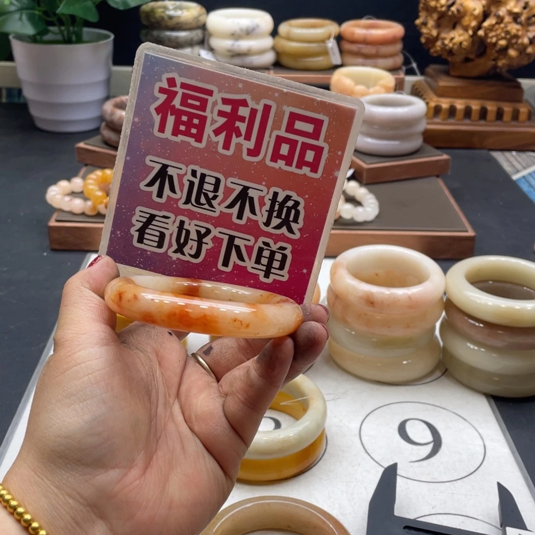 阿***.石英岩玉未镶嵌手镯
