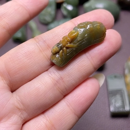 盼***望岫岩河磨玉（透闪石质玉）未镶嵌颈饰