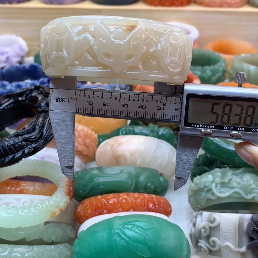 未镶嵌手镯石英质玉