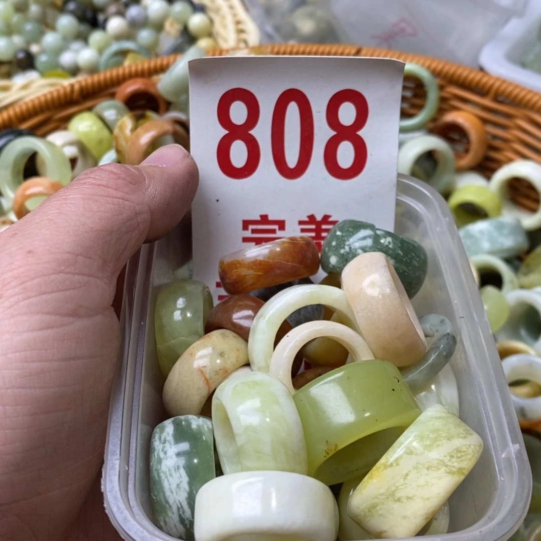 蛇纹石玉挂坠未镶嵌