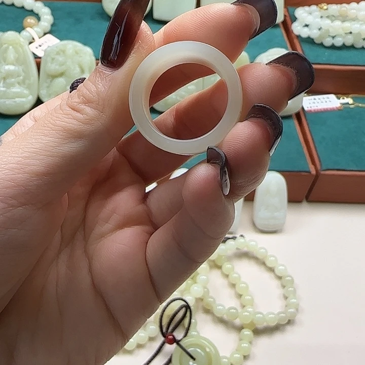 和田玉（糖玉）未镶嵌颈饰