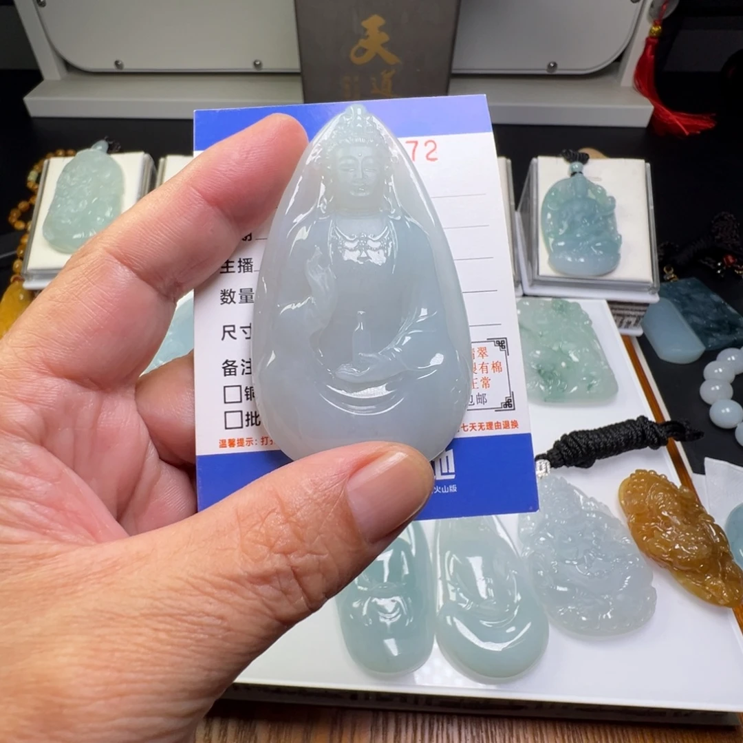 星****翡翠未镶嵌颈饰缅甸翡翠