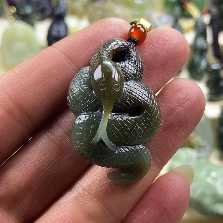 和田玉未镶嵌颈饰