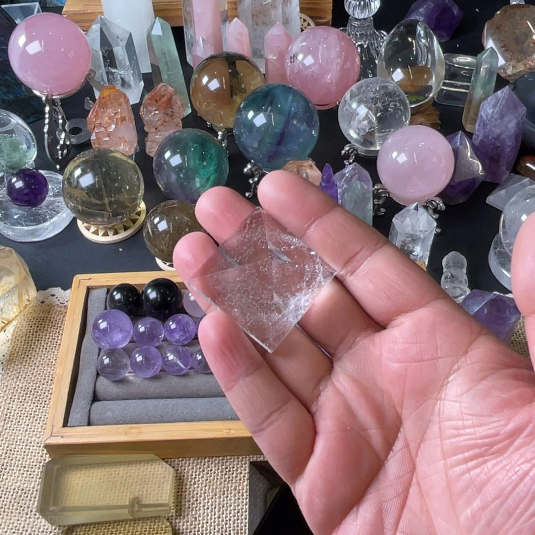 水晶摆件未镶嵌白水金字塔