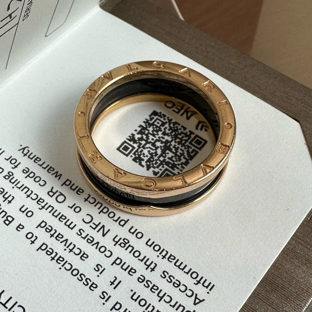 95新 BVLGARI/宝格丽 黑陶瓷弹簧戒指