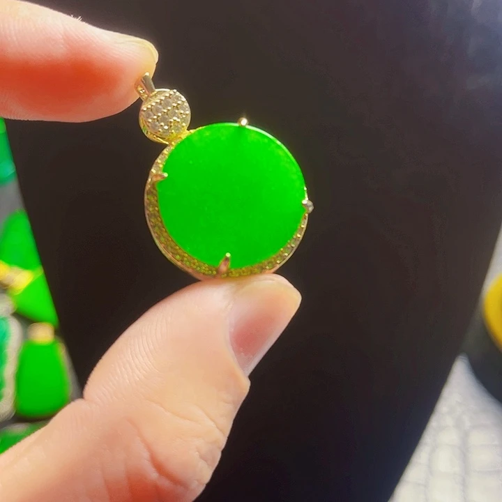 翡翠14K金镶嵌颈饰